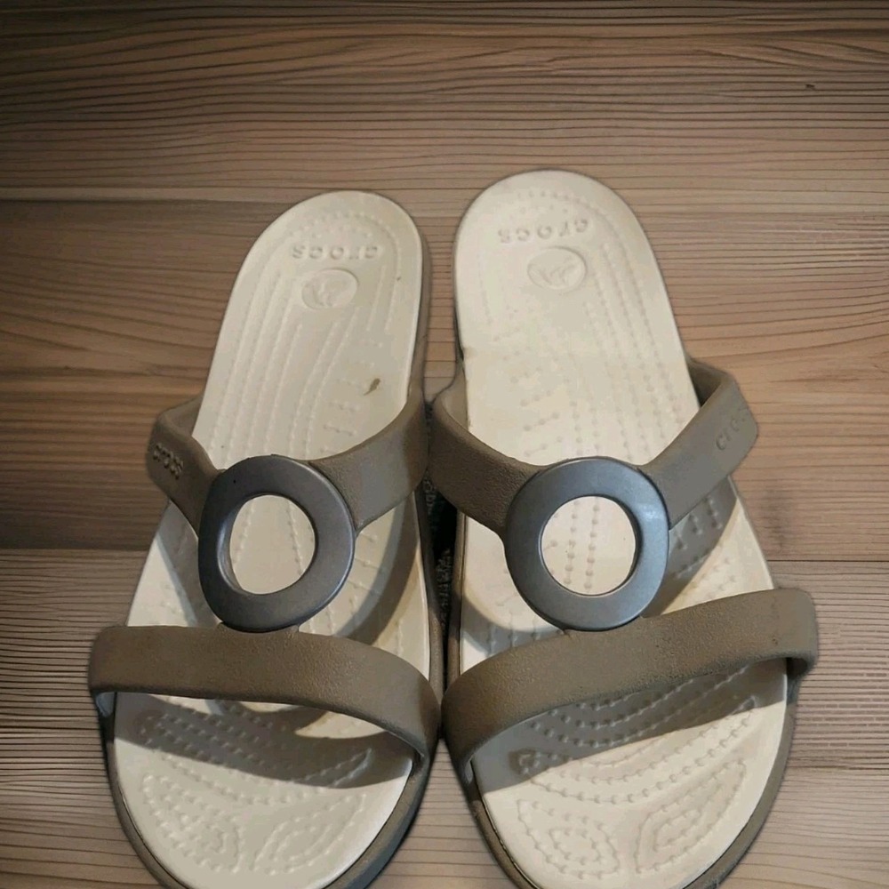 Crocs Sanrah Beveled Silver Circle Slide Women Sandal - SZ 7 Summer Rare‎ Water